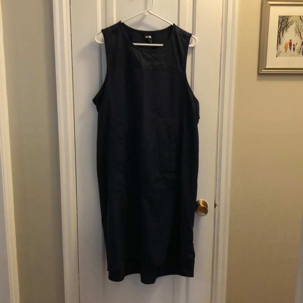 Navy blue North Face dress with pockets